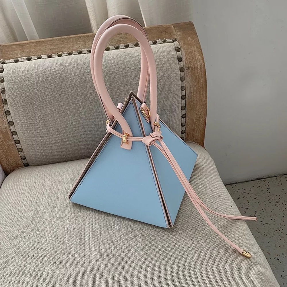 Pyramid shaped handbags (blue)